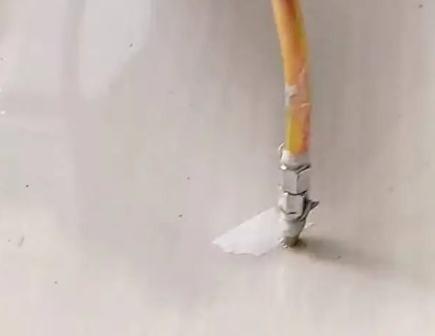 綦江瓷砖空鼓维修公司专业解答在瓷砖铺贴过程中，如果使用的砂料过粗（如全部使用了粗砂），可能会导致以下问题